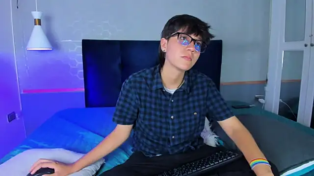 Snapshot of Tsuki_Maru chatting on 09.18.25 Tsuki Maru online show from 09.18.25