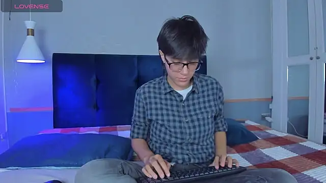 Snapshot of Tsuki_Maru chatting on 09.20.25 Tsuki Maru online show from 09.20.25