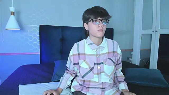 Snapshot of Tsuki_Maru chatting on 09.21.25 Tsuki Maru online show from 09.21.25