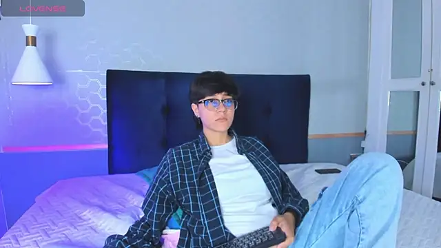 Snapshot of Tsuki_Maru chatting on 09.22.25 Tsuki Maru online show from 09.22.25