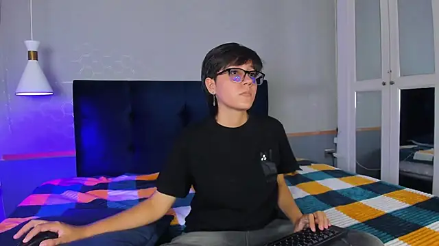 Snapshot of Tsuki_Maru chatting on 09.25.25 Tsuki Maru online show from 09.25.25