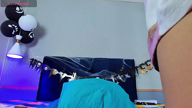 Snapshot of Tsuki_Maru chatting on 10.30.25 Tsuki Maru online show from 10.30.25