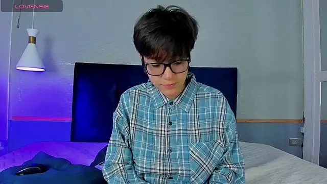 Snapshot of Tsuki_Maru chatting on 11.04.25 Tsuki Maru online show from 11.04.25