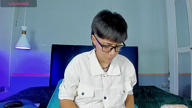 Snapshot of Tsuki_Maru chatting on 11.06.25 Tsuki Maru online show from 11.06.25