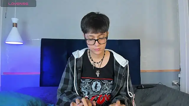 Snapshot of Tsuki_Maru chatting on 11.12.25 Tsuki Maru online show from 11.12.25