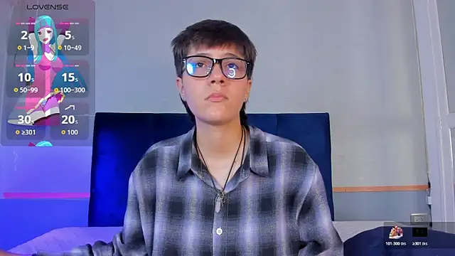 Snapshot of Tsuki_Maru chatting on 11.18.25 Tsuki Maru online show from 11.18.25