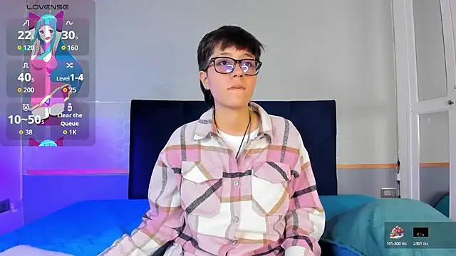 Snapshot of Tsuki_Maru chatting on 11.21.25 Tsuki Maru online show from 11.21.25