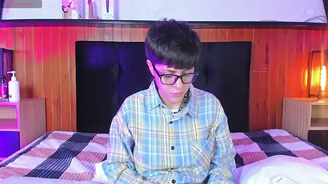 Snapshot of Tsuki_Maru chatting on 11.22.25 Tsuki Maru online show from 11.22.25