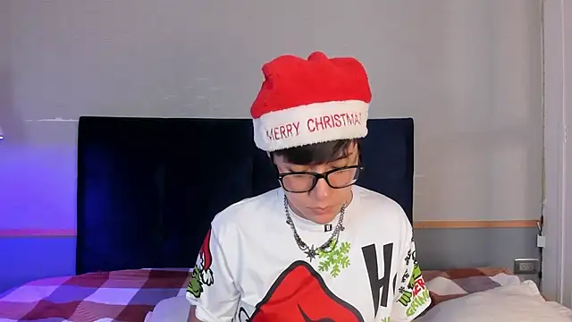 Snapshot of Tsuki_Maru chatting on 12.03.25 Tsuki Maru online show from 12.03.25