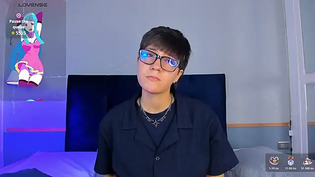 Snapshot of Tsuki_Maru chatting on 12.04.25 Tsuki Maru online show from 12.04.25