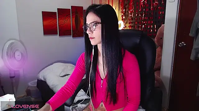 Snapshot of Ashley_olivares chatting on 10.14.25 Ashley olivares online show from 10.14.25