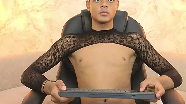 Snapshot of Valentino_Thompson chatting on 09.11.25 Valentino Thompson online show from 09.11.25