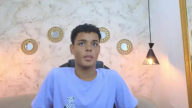 Snapshot of Valentino_Thompson chatting on 09.15.25 Valentino Thompson online show from 09.15.25