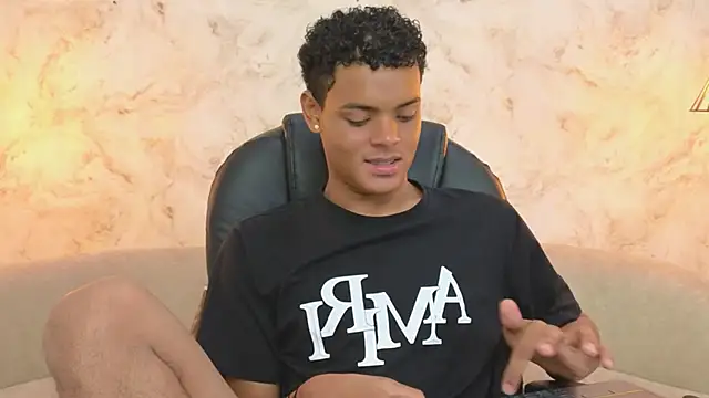 Snapshot of Valentino_Thompson chatting on 09.26.25 Valentino Thompson online show from 09.26.25