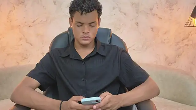 Snapshot of Valentino_Thompson chatting on 09.29.25 Valentino Thompson online show from 09.29.25
