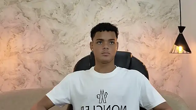 Snapshot of Valentino_Thompson chatting on 10.08.25 Valentino Thompson online show from 10.08.25