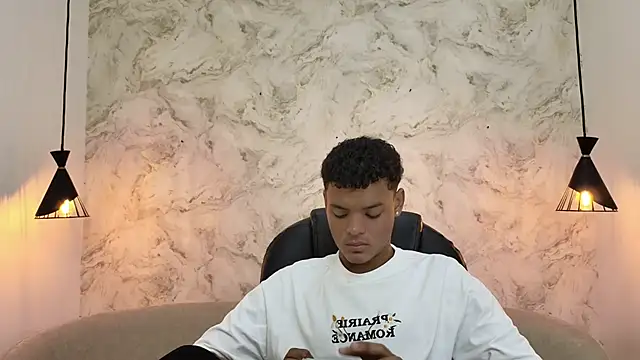 Snapshot of Valentino_Thompson chatting on 10.12.25 Valentino Thompson online show from 10.12.25