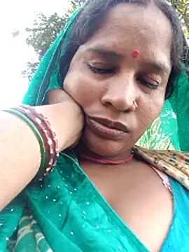 Snapshot of Hot_Seema83 chatting on 11.06.25 Hot Seema83 online show from 11.06.25