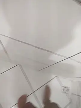 Snapshot of Novin23cms chatting on 11.16.25 Novin23cms online show from 11.16.25