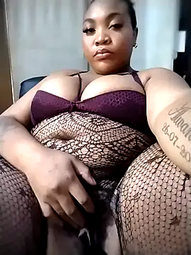 BeverlyQueen14 online show from 12.18.25