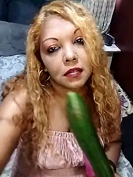 Snapshot of hemilynthomas2467 chatting on 12.21.25 hemilynthomas2467 online show from 12.21.25