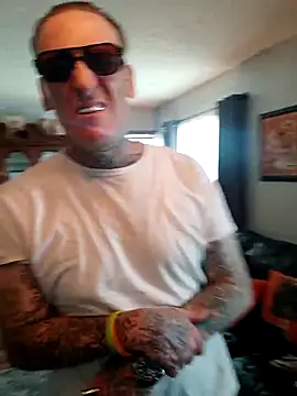 Snapshot of MRTATTWO chatting on 09.10.25 MRTATTWO online show from 09.10.25