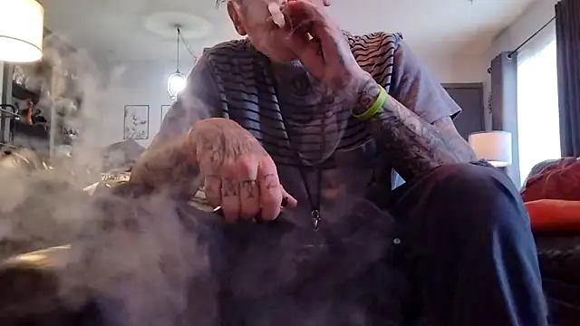 Snapshot of MRTATTWO chatting on 09.23.25 MRTATTWO online show from 09.23.25