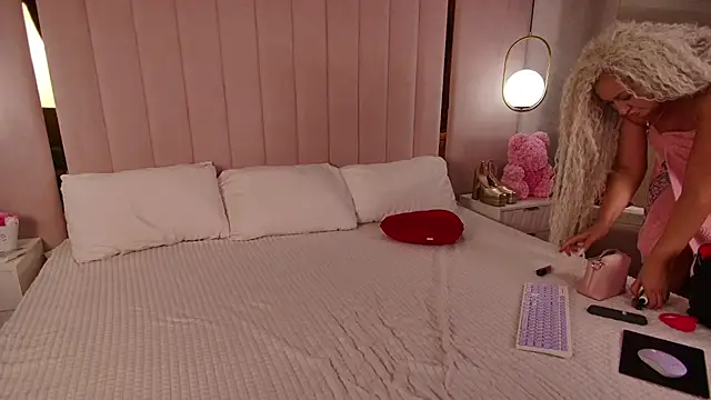 Snapshot of Lilit_1Love chatting on 09.10.25 Lilit 1Love online show from 09.10.25