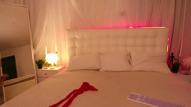 Snapshot of Lilit_1Love chatting on 09.30.25 Lilit 1Love online show from 09.30.25