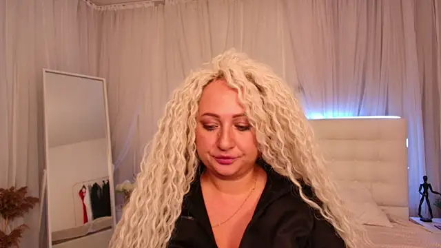 Snapshot of Lilit_1Love chatting on 10.02.25 Lilit 1Love online show from 10.02.25