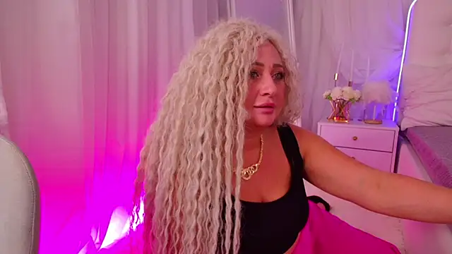 Snapshot of Lilit_1Love chatting on 10.16.25 Lilit 1Love online show from 10.16.25