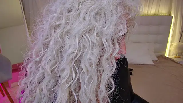 Snapshot of Lilit_1Love chatting on 11.29.25 Lilit 1Love online show from 11.29.25