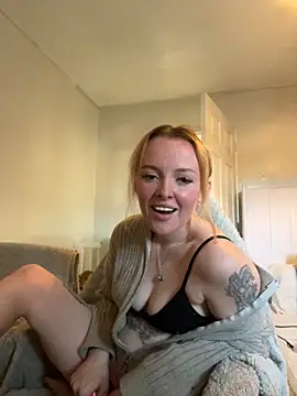 RedHeadRoxyUK online show from 11.12.25