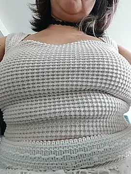 Snapshot of LylaVixxen chatting on 10.29.25 LylaVixxen online show from 10.29.25