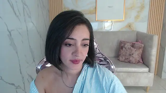 Snapshot of sara_lopez_s chatting on 10.17.25 sara lopez s online show from 10.17.25