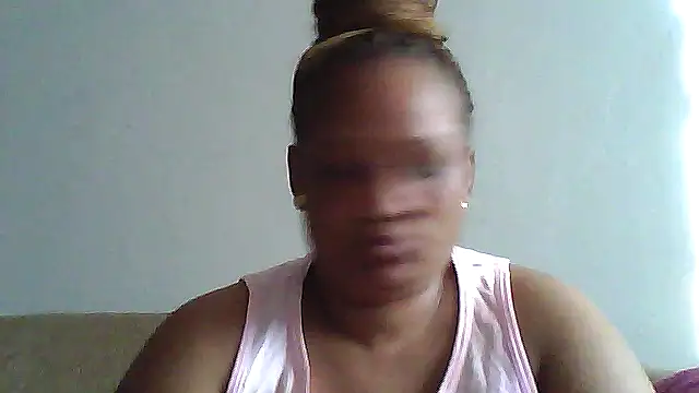 Snapshot of Yellobonepussy chatting on 09.13.25 Yellobonepussy online show from 09.13.25