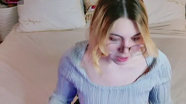 Evie Vall online show from 12.14.25