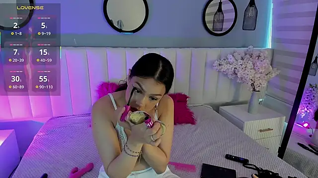 Mila Hank  online show from 12.03.25