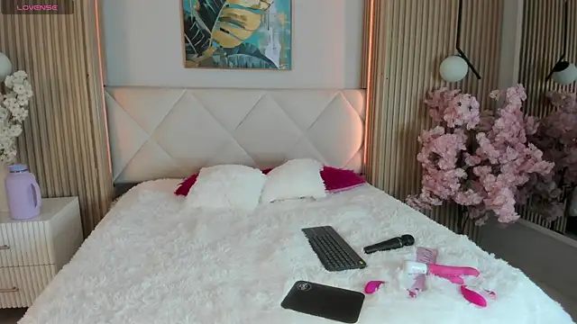 Mila Hank  online show from 02.04.26