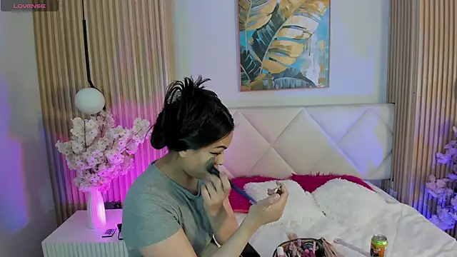 Mila Hank  online show from 04.03.26