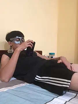 Snapshot of thienlong05 chatting on 10.03.25 thienlong05 online show from 10.03.25