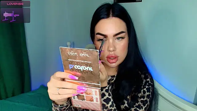 Snapshot of katerine_Monroe chatting on 11.12.25 katerine Monroe online show from 11.12.25