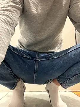 Snapshot of bmwe71 chatting on 01.17.26 bmwe71 online show from 01.17.26