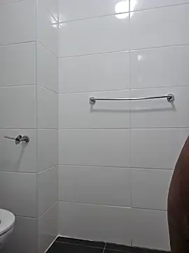 Snapshot of trickyOne chatting on 11.02.25 trickyOne online show from 11.02.25