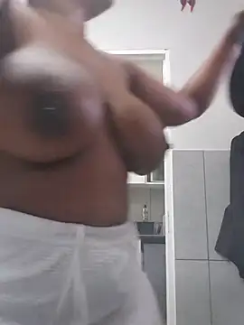 Snapshot of trickyOne chatting on 11.19.25 trickyOne online show from 11.19.25