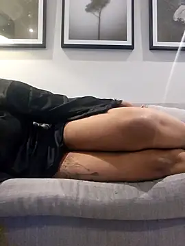 Snapshot of trickyOne chatting on 12.17.25 trickyOne online show from 12.17.25