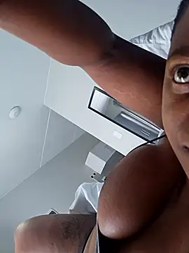 Snapshot of trickyOne chatting on 01.08.26 trickyOne online show from 01.08.26