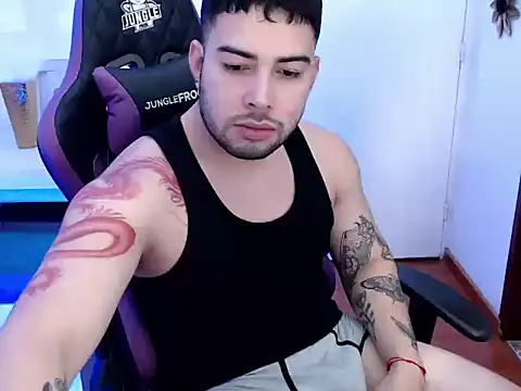 Snapshot of baby_mateo chatting on 11.30.25 baby mateo online show from 11.30.25