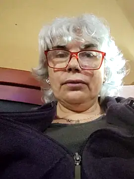 Snapshot of Lady_Silver chatting on 10.28.25 Lady Silver online show from 10.28.25