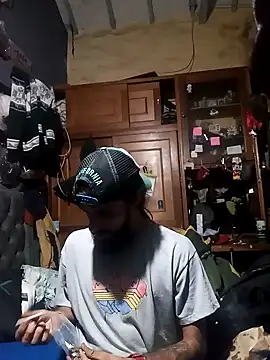 Snapshot of hairy_mannn chatting on 11.04.25 hairy mannn online show from 11.04.25